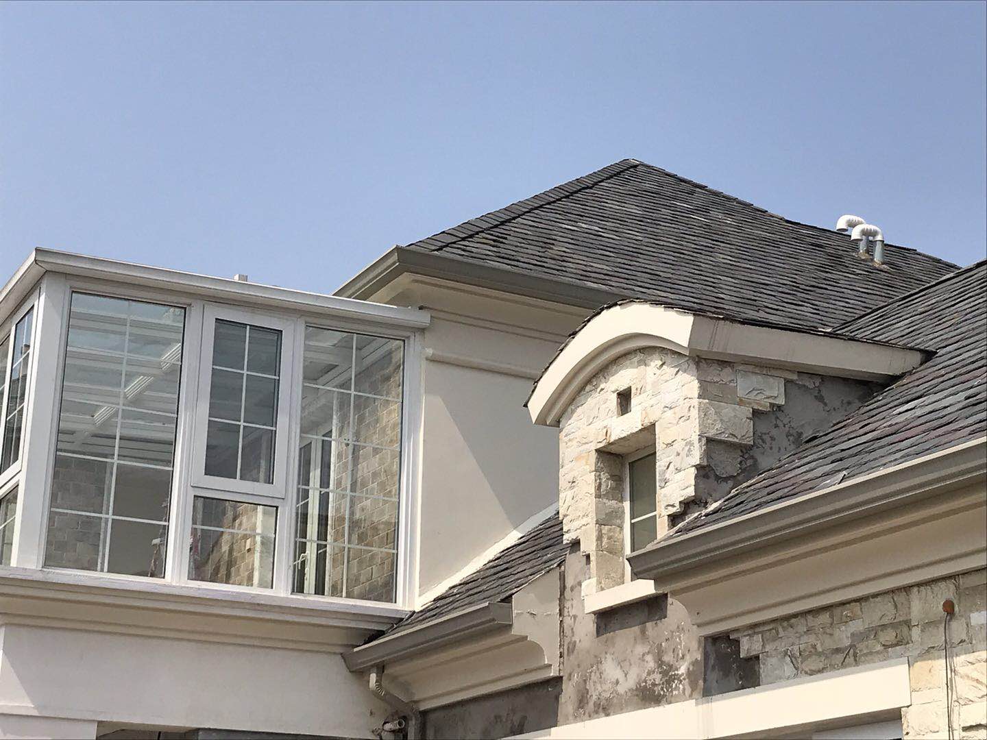 摩利科為無(wú)錫湖璽莊園別墅提供天溝落水安裝服務(wù)